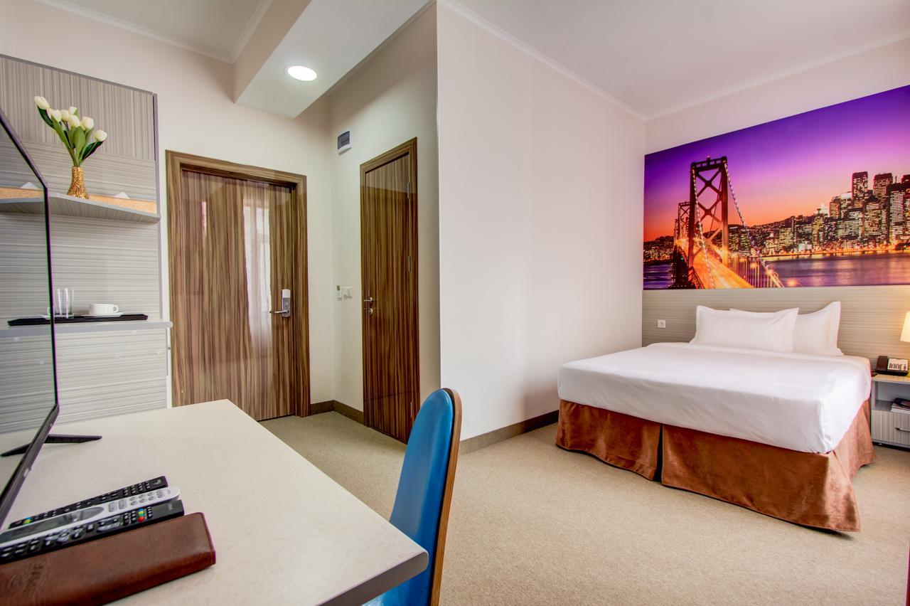 Hotel Bridges Biškek Exteriér fotografie
